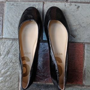 Nine West black leather flats